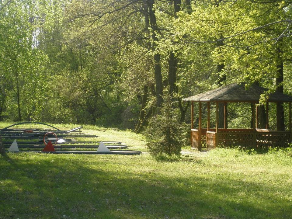 Relax Inn Šoporňa Buitenkant foto